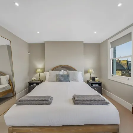 Central 4 Bedroom House With Garden In Battersea Close To Chelsea-2
