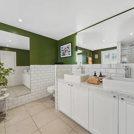 Central 4 Bedroom House With Garden In Battersea Close To Chelsea-3