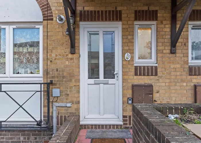 Lovely 4Br House In The City With Parking London